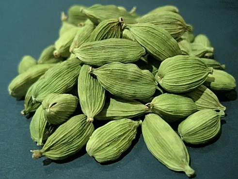 Cardamom whole